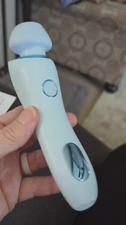 Portable women’s epilator with sensitive skin blades, perfect for travel